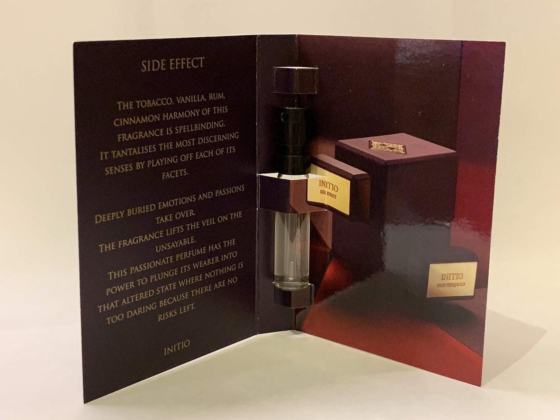 Efeito colateral inicial 1,5ml / 0,05 fl.oz. virallinen hajuvesinäyte, Initio Side Effect 1,5ml/0,05 fl.oz. oficjalna próbka perfum, Initio Side Effect 1,5ml/0,05 fl.oz. parfymprov oficial, Initio Side Effect 1,5ml/0,05 fl.oz. perfume oficial, Initio