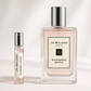 Amostra de perfume Jo Malone Raspberry Ripple de 2 ml ao lado de um frasco de perfume Jo Malone Raspberry Ripple de 100 ml
