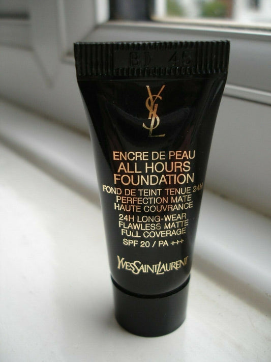 Base Yves Saint Laurent All Hours 5ml 0,16 fl. oz. amostra oficial de cuidados com a pele Tom B 90 Ébano